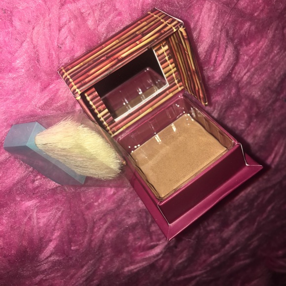 NEW! Benefit’s Award-Winning Hoola Bronzer! - Picture 2 of 5